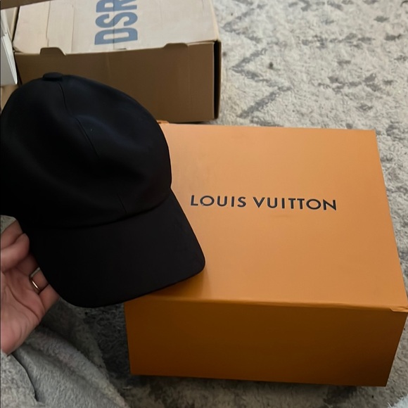 Louis Vuitton Black Cap - Picture 1 of 5